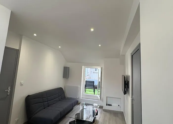 Renove En Centre-ville Avec Terrasse * Мийо